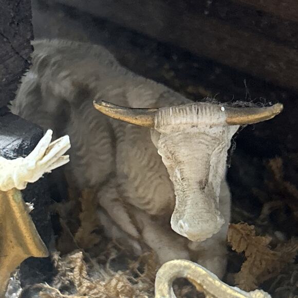 Vtg Italian Nativity Scene Handcrafted Collectible Unique Roofline Wooden Stable - Picture 14 of 14